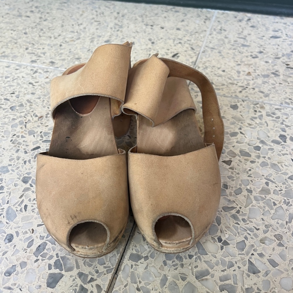 Tan Peep-Toe Bryr Clogs